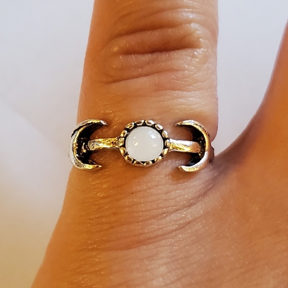 NWOT Dainty Opal Eclipse Ring - Picture 2 of 3